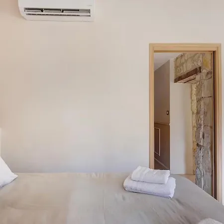 Semesterbostad La Maison Leoncine Allonnes (Maine-et-Loire)